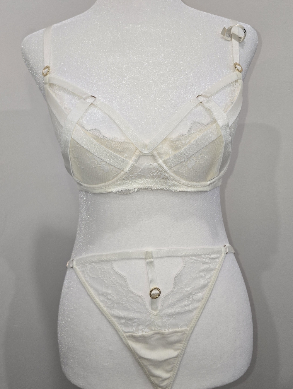 intimissimi Cream Lace Strappy Bra & Thong Set